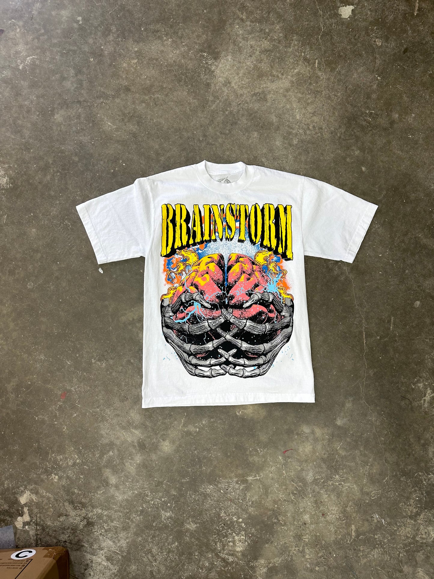 BRAINSTORM SKELETON HANDS TEE IN COLOR